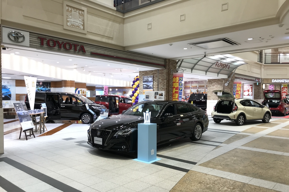 モール内観2