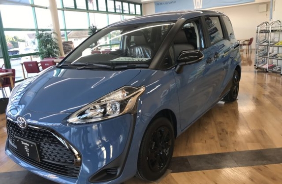 シエンタ特別仕様車展示中