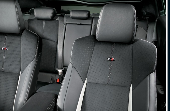 シート素材 ブランノーブ アルカンターラ 手触りが良く優雅な心地よさ おすすめ 岐阜トヨタ クラウン エレガンススタイル