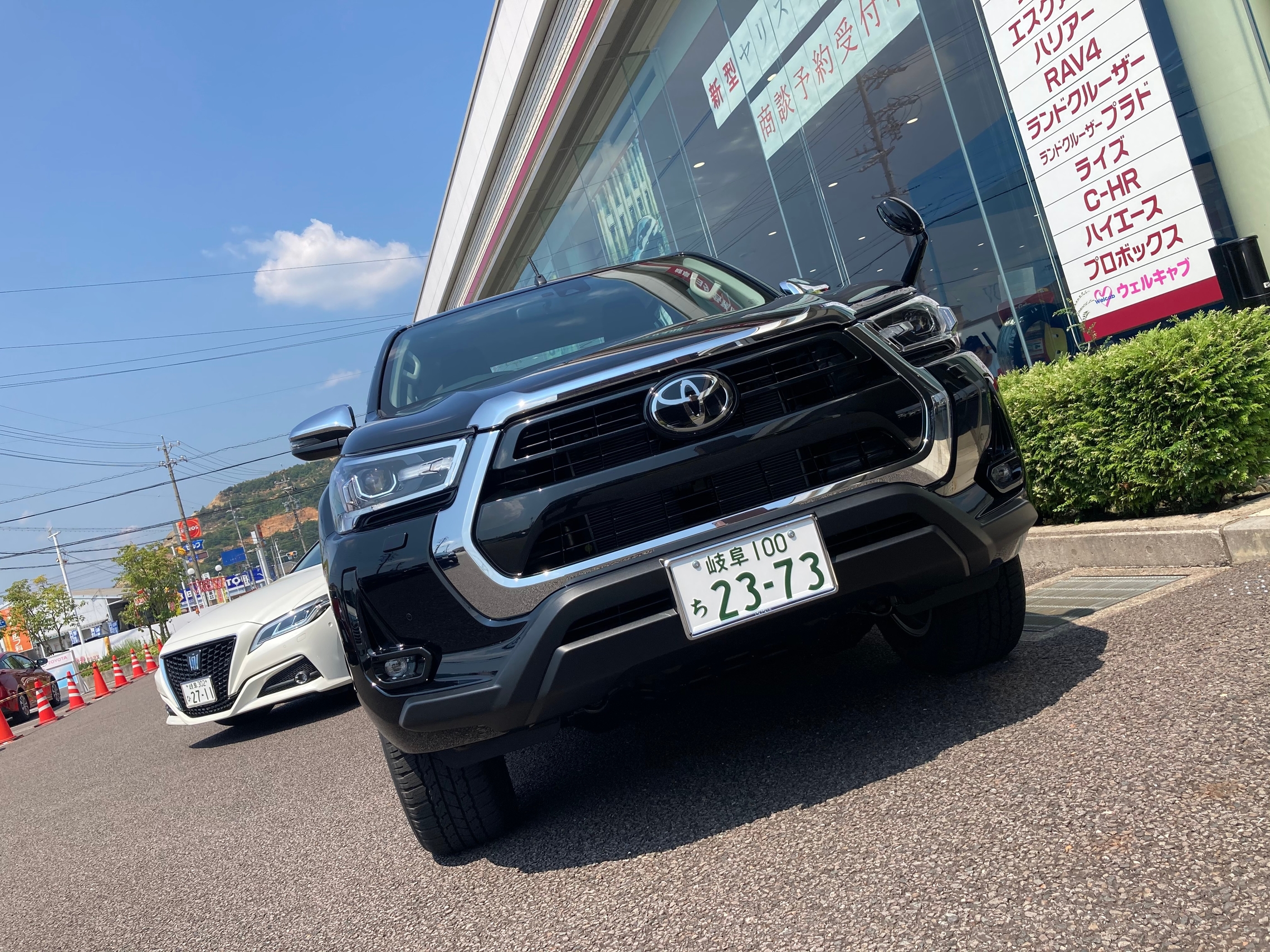 試乗車????新型ハイラックス✨