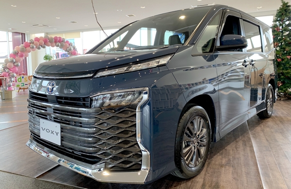 関店で 【新型 NOAH】【新型 VOXY】ご覧いただけます🆕