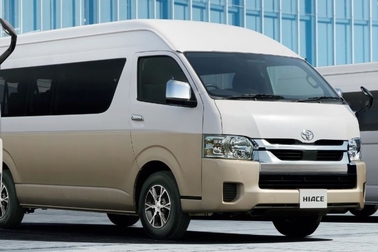 （左）：VAN・2WD・2800ディーゼル・標準ボディ・スーパーGL