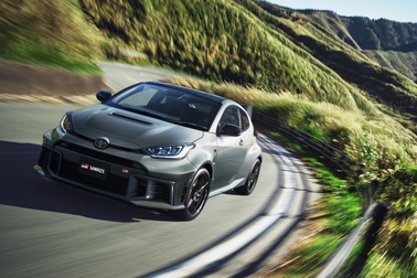 RZ“High performance” + Aero performance package［GR-DAT（8AT・4WD）］